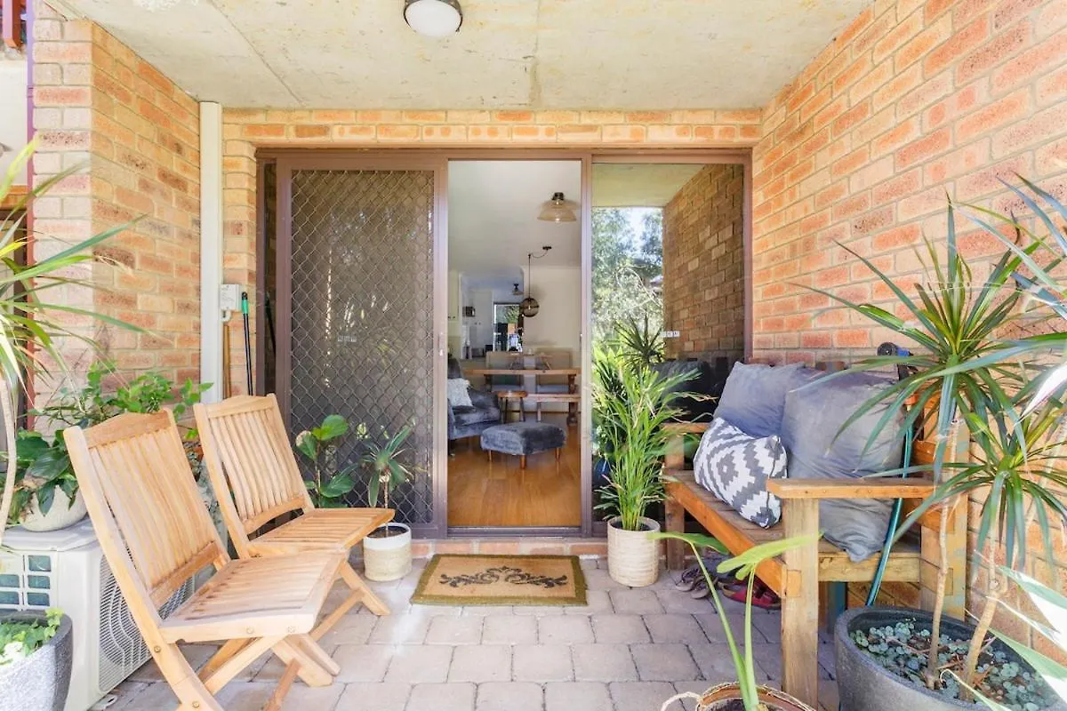Guest house The Lake House Perth